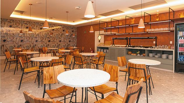 Advantage VIP Lounge + Fast Track