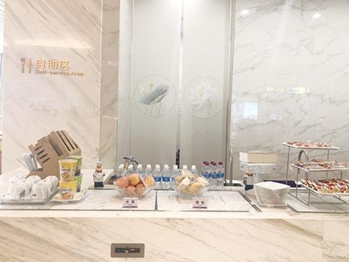 No. 18 First & Business Class VIP Lounge