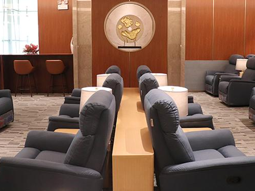 No. 16 First/Business Class VIP Lounge