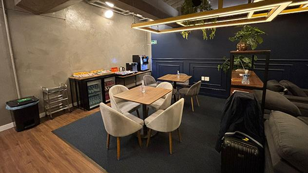 Urban Cowork Airport Lounge