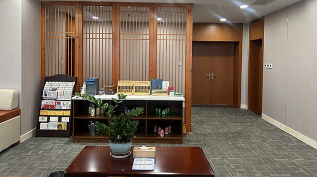 First Class Lounge 02