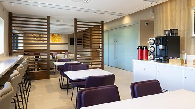 Hawaiian Airlines South Premier Club (Gate 15)