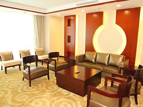First Class Lounge 15