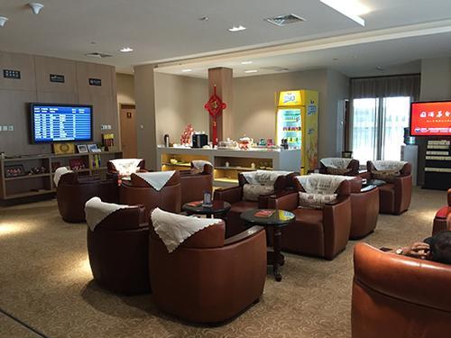 First Class Lounge 18