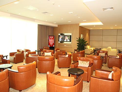 First Class Lounge 18