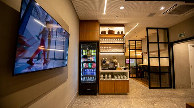 Advantage VIP Lounge + Fast Track