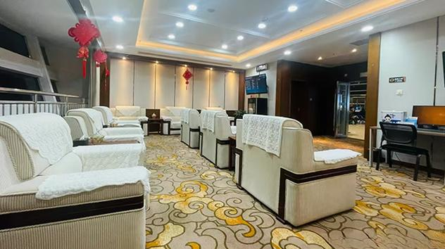 First Class Lounge