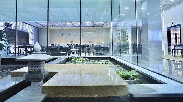 First Class Lounge 1