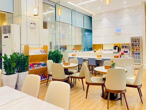 First & Business Class Lounge