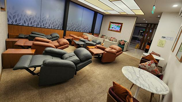 Lounge T1 Kerbside