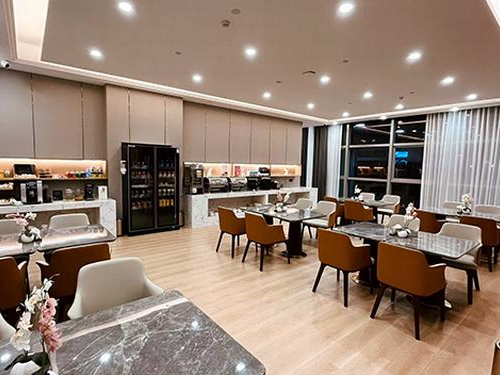 First Class and Business Class Lounge